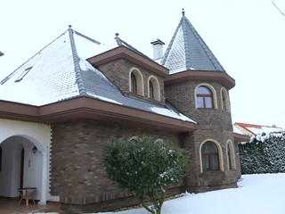 Florane Russell  adult broadcasr 17.07.2019