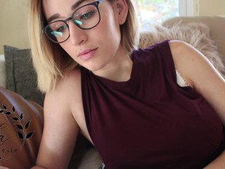Auroraxoxo beautiful slut exposes big tits