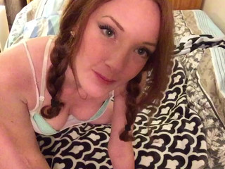 Redvelvette bong anchovies in red