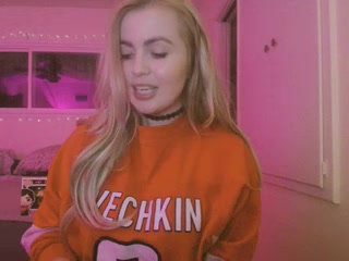 Bleu mature web model shows charms