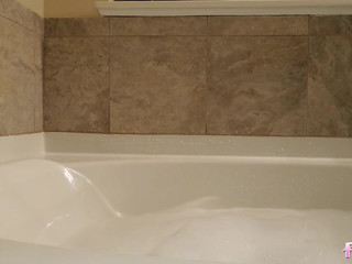 ryanxoxo young babe jerks both holes