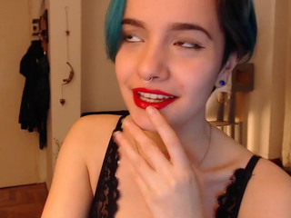 feluriann busty harlot fingering pussy