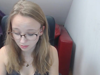 cindyimpulsive big ass blonde in stockings twisting her ass