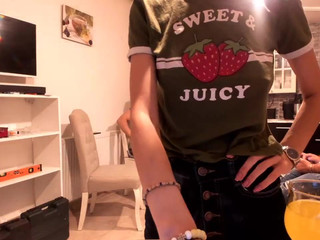 sweetdesire12 red-haired babe caresses pussy