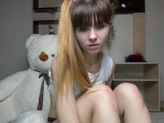 little_mini blissful babe gently pulls pussy