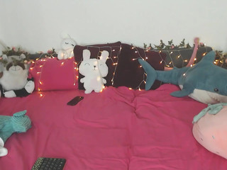 cheryl_blossom_ busty slut masturbates vagina