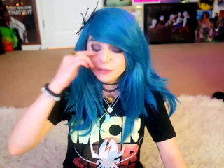 goldengoddessxxx pretty slut jerks both holes.