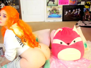 goldengoddessxxx cute harlot caresses sex lips