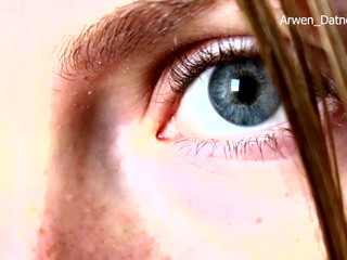 Arwen Datnoid  manyvids showed pussy on the street