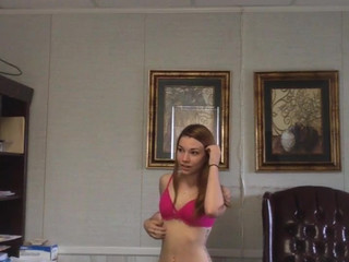 tinytwat  manyvids busty woman posing in french chat