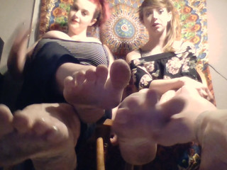 missbroadwayy  manyvids web model fucks herself with a dildo