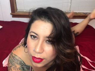 EllieBoulder manyvids sexy babe undresses on camera