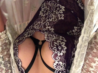 EllieBoulder manyvids busty hottie caresses shaved pussy