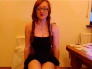 sxphia4 manyvids cute blonde girl got herself a finger on the couch