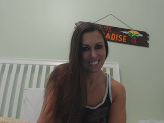 sinnamonsugar manyvids cute girl gets naked and jerks off