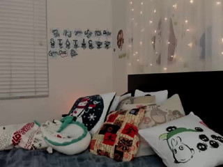 Thekittykatbar mature slut pulls pussy while lying in a chair