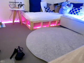 briannabellxxx appetizing slut furiously shoves vegetables in her cunt