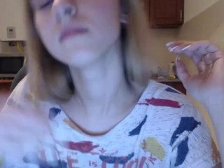 Molly_Mae sweet chick fingers herself