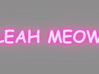 Leah Meow juicy chick fingers her shaved holes