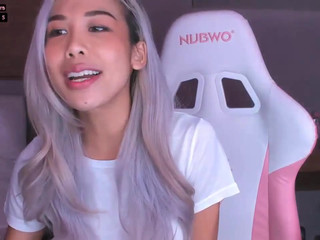 idaaaaaa hot lady squeezes tits in the kitchen