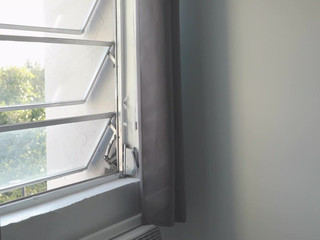 Visceratio maid saddled dildo