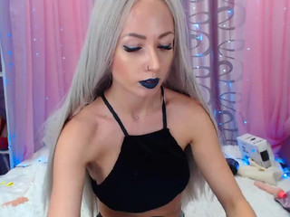 HelgaPotaki ardent bitch poses in fries