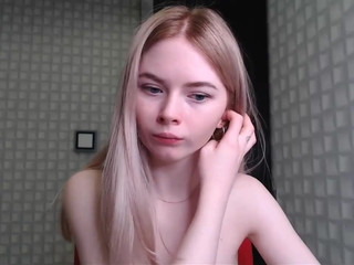 penelopa77 juicy chick and her round tits