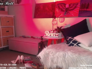 briannabellxxx experienced prostitute plays with her hands