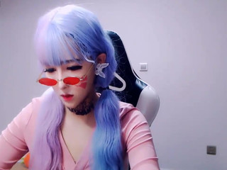 cute_dami beauty sensually satisfies her pussy