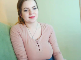 blondiebetsy skin posing nude