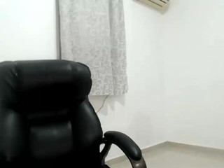 dominicanpoison fucking big dildo