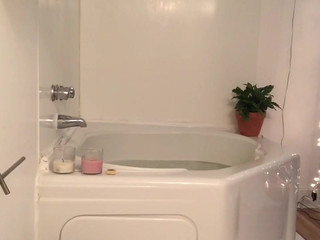 LilKittenLuna manyvids Soapy Wet Bathtub Tease