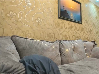 charming_girls with dildo relaxes her shaved vagina