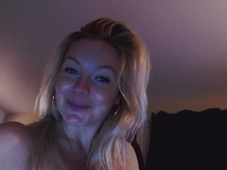 MissBehavin26 ManyVids Fun with juicy pussy