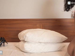 itschericandy busty lady masturbates shaved pussy