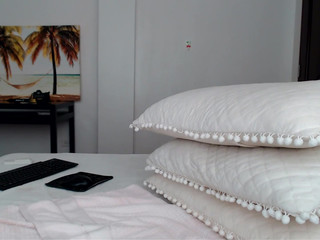 allforshow93 Black-haired curva