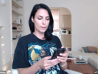 misskreazy jerking on the bed