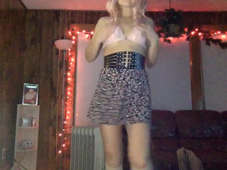 lindseyloves22 exquisite bitch indulges with a toy