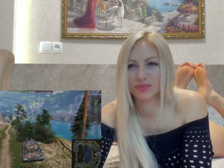 sunbird aka AlinnaMay naughty bitch shows pussy