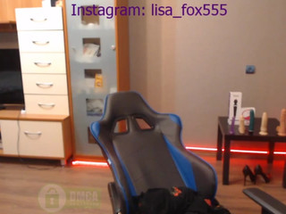 Lisa-fox- mature babe jerks both holes