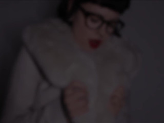 Loretta Rose  without stopping caressing pussy