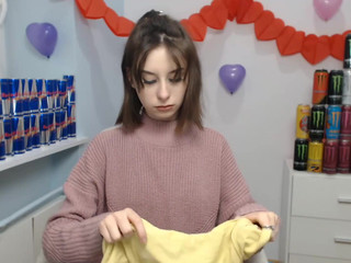 mia_sage hot brunette girl passionately jerks off her cunt