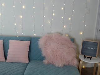 lillie007 beautiful bitch enjoys cunnilingus