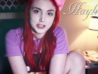 hayliexo manyvids pounding her pussy with a big dildo