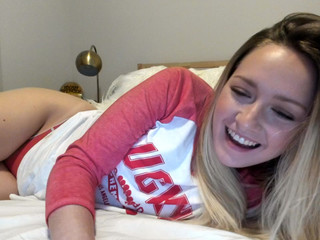 texasthicc dancing near the christmas tree