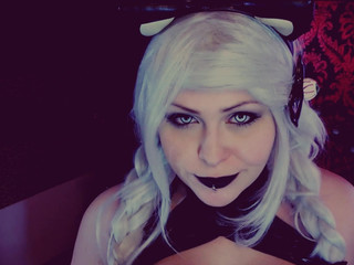 minademonic Chic chick