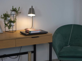 effyloweell hot prostitute poses in shorts