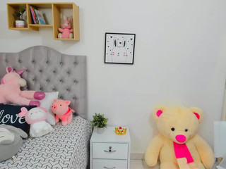 hanna_costello exquisite slut gets naked and jumps on strap-on