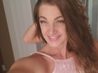 evelin stone onlyfans shhhhh hiding from her man