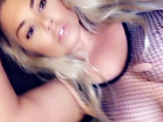 Ashleybarbie -Horny af in my hotel on a rainy miami night